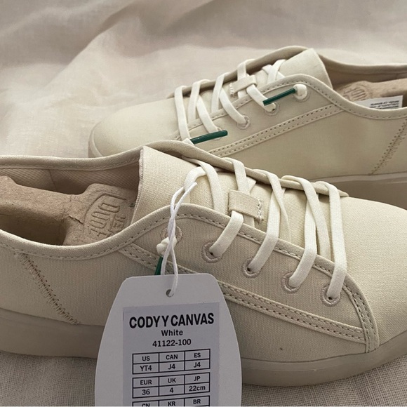 HEY DUDE Youth Sneakers Size YT4 Cody Y Canvas NEW IN BOX (Cream color) - Picture 8 of 14